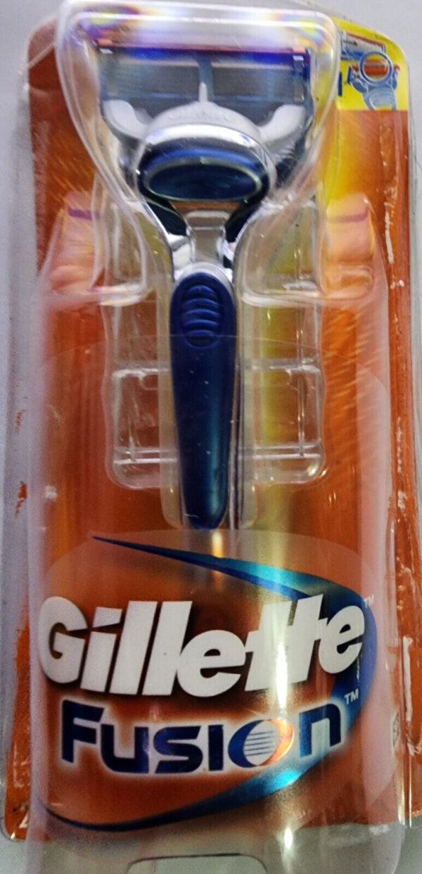 Gillette Fusion Razor for Men, 1 Handle + 2 Razor Blade Refill
